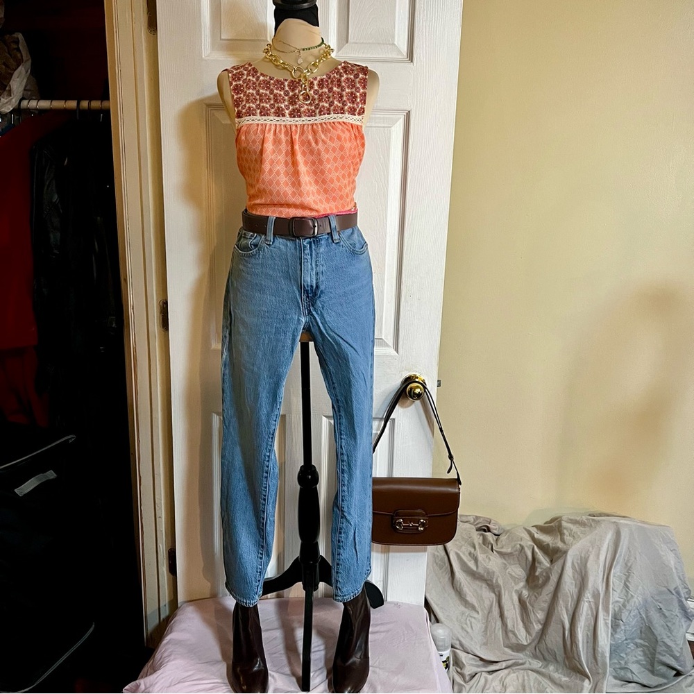 Women’s Levis Premium Modern Big E Mid Blue Wash High Rise Straight 31/27.5‎